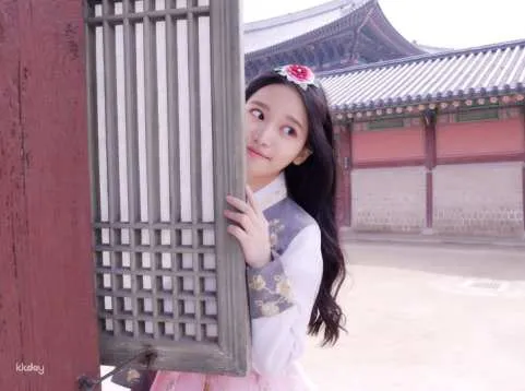 Gyeongbokgung Palace: Seohwa Hanbok Rental | Seoul